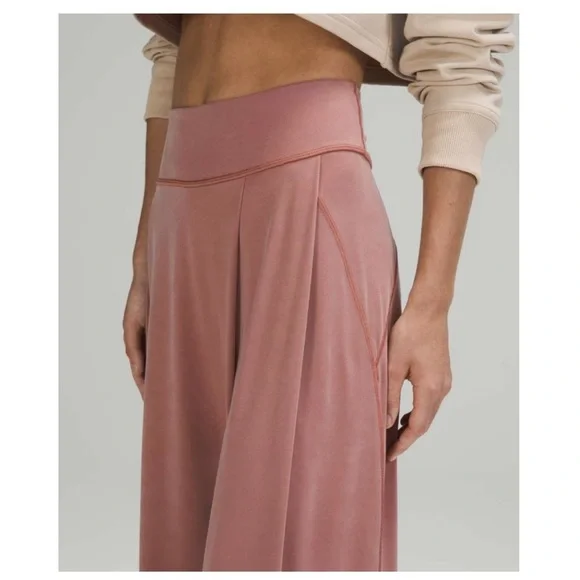 Lululemon Wide Leg High Rise Crop Pants in Spiced Chai, Size 4 - Picture 3 of 13